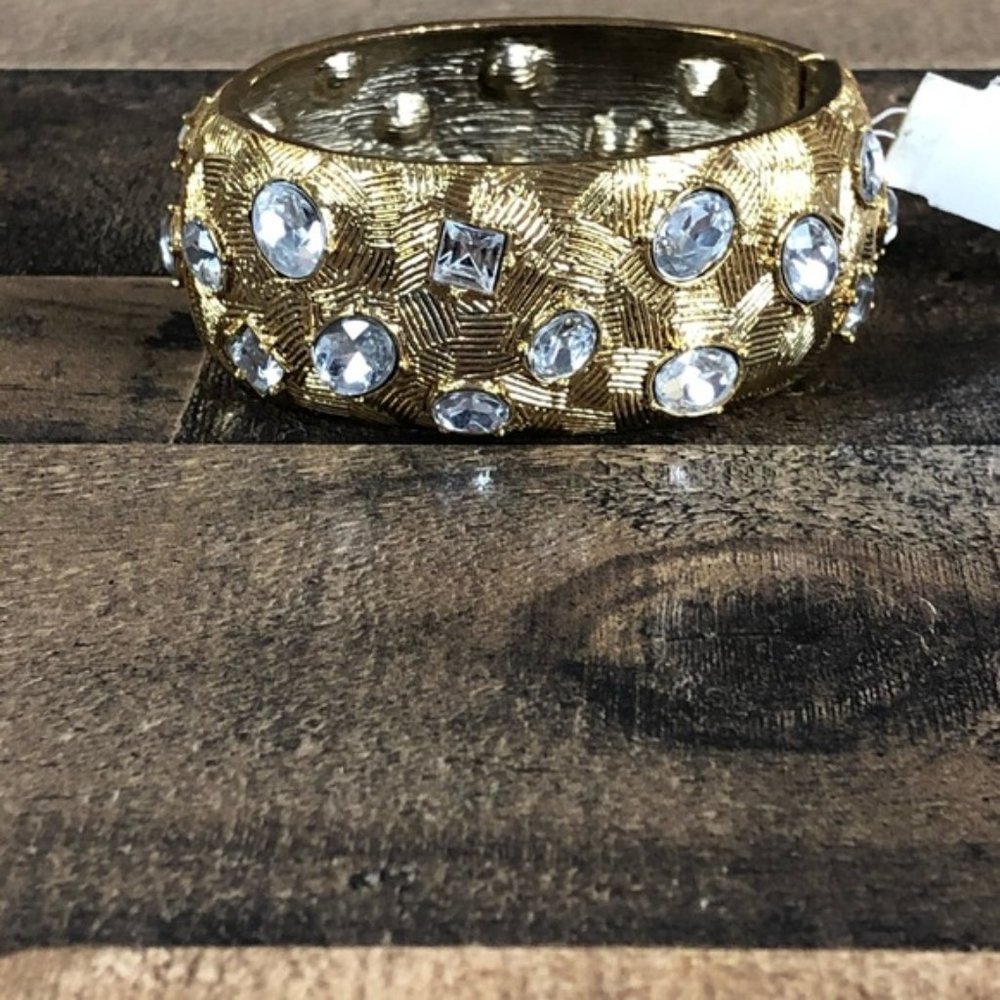 BRACELET GOLD TONE MAGNET CLOSURE - Picture 2 of 6